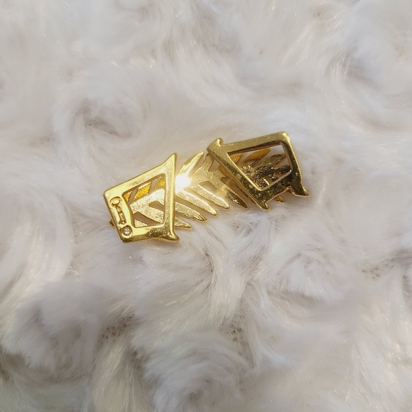 KEEP Collective Wide Leaf Charm NWOT - Picture 3 of 3